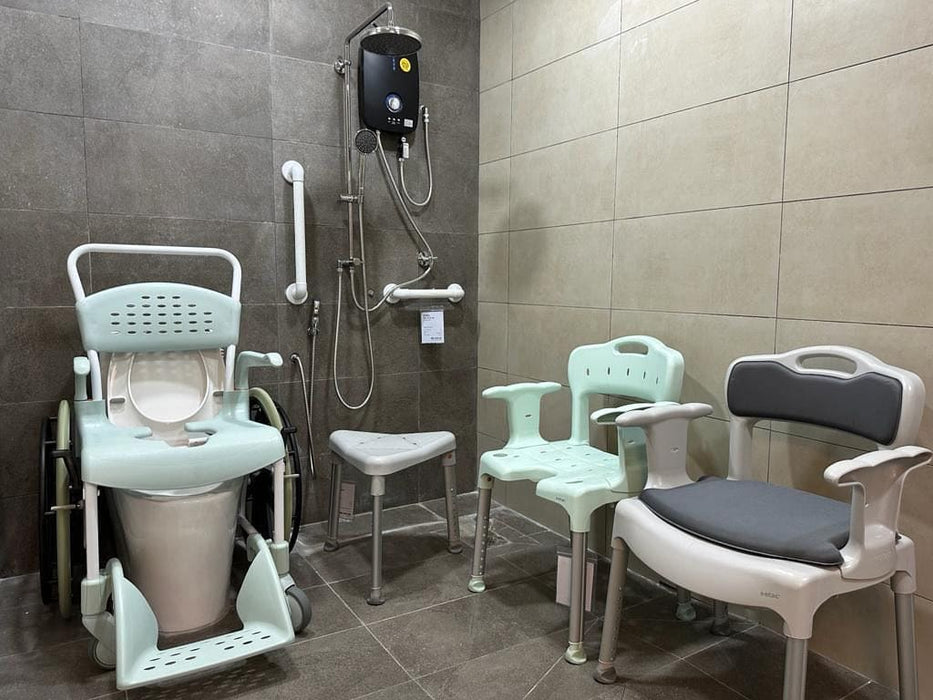 Shower Commode Chair Lagoon Green with Front-opened Seat | Etac Clean