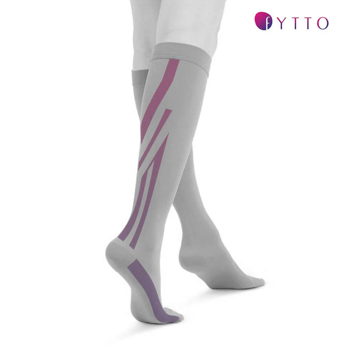 1020 | Moderate Compression Socks, Opaque, V-Line | FYTTO