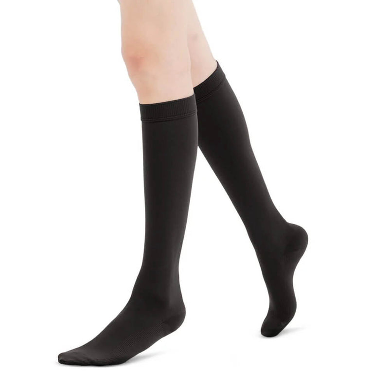 1020 | Moderate Compression Socks, Opaque, V-Line | FYTTO