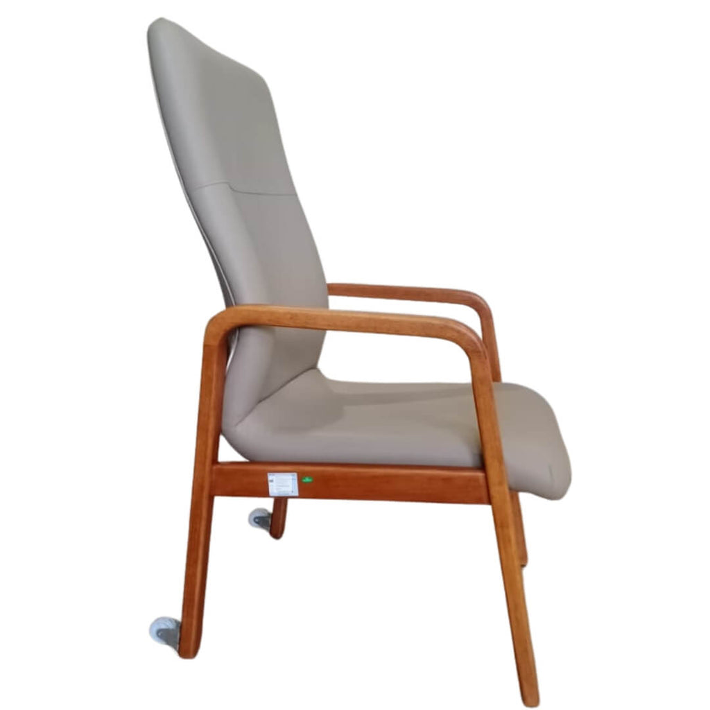 StyleDoctorChair＋ Scorpio Red Logo Panel – Zipchair